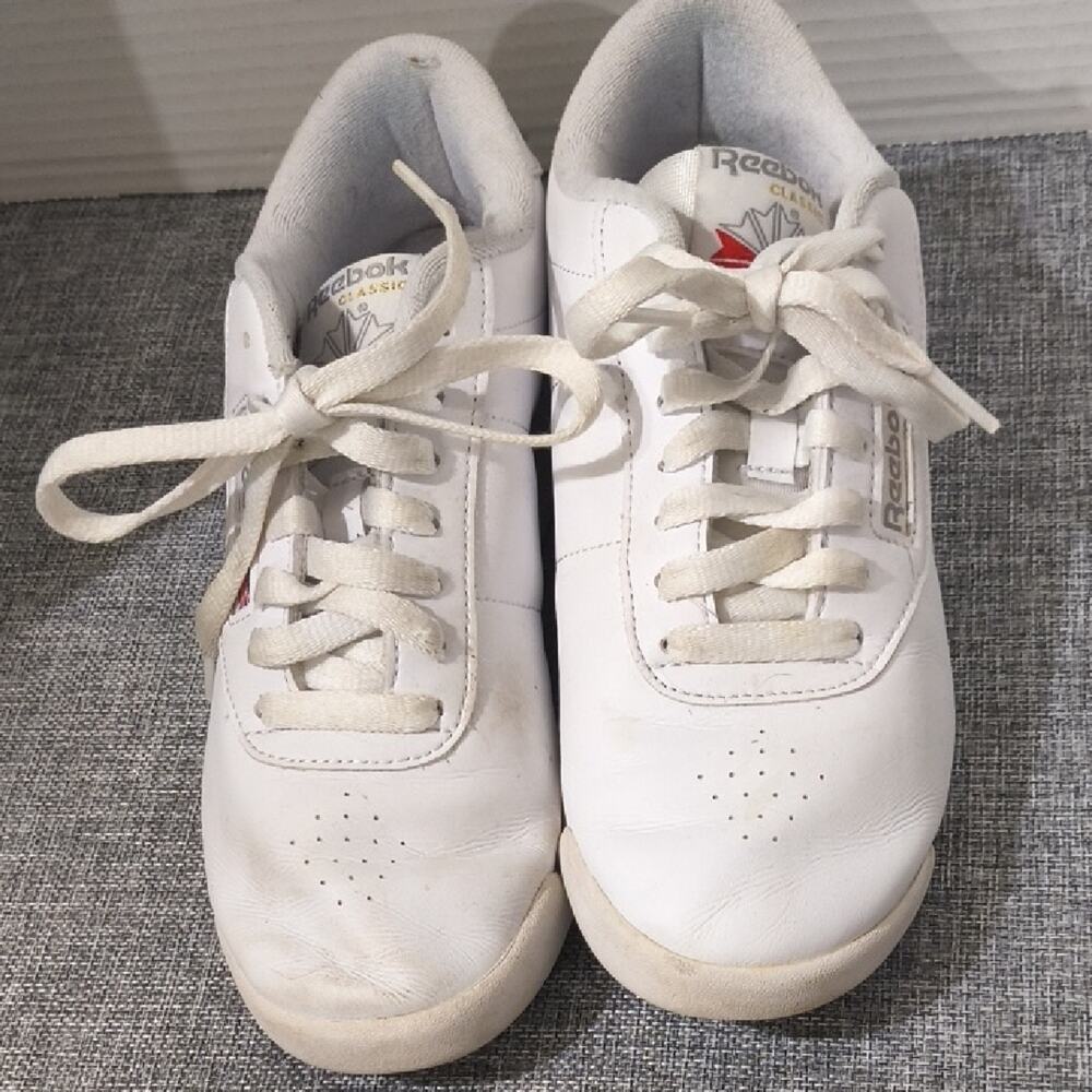 Reebok Classic Leather White Sneakers Women’s 8 Iconic Style